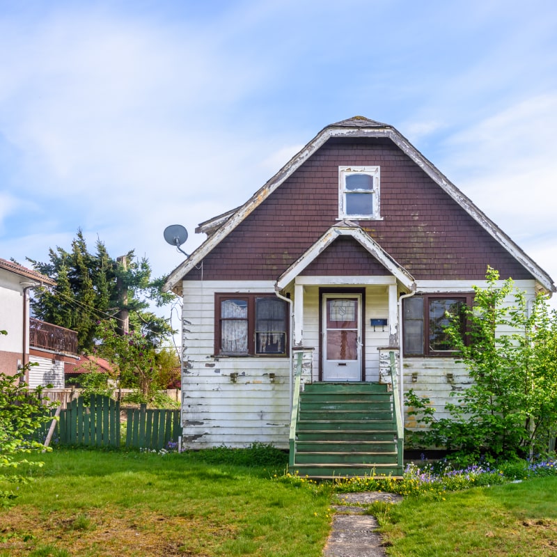 Run down exterior of a home that PA Home Solutions buys fast